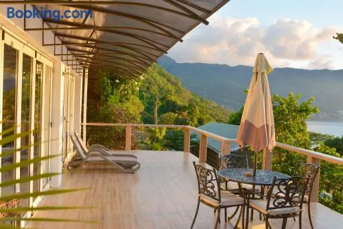 Sunset Bay Apartment - Image 1