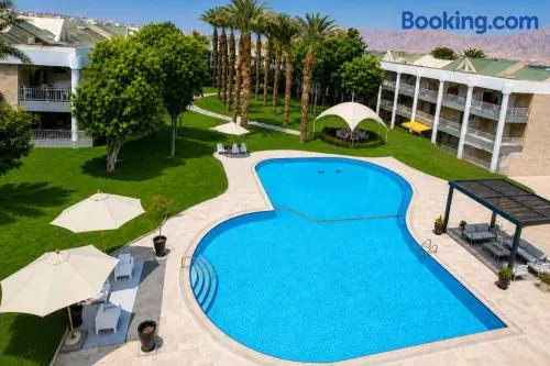 Barak Royal Suites VIP 8A - חמש דקות מהים ומהטיילת - Image 1