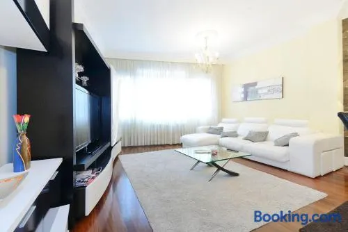 Apartamento frente al Guggenheim con wifi y parking privado ZBE -bajas emisiones gratis - Image 1