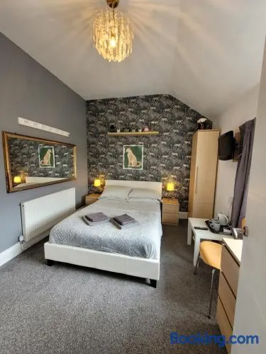 Room@87 - Image 1