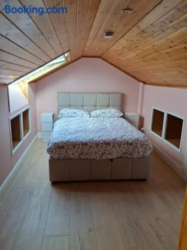Habitación privada en casa compartida - Image 1