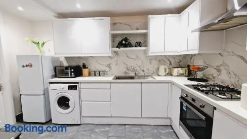 Cosy Home near Central London - Image 1