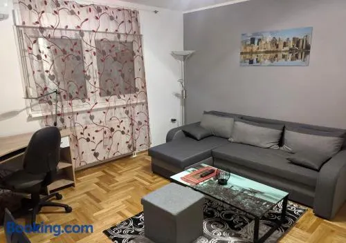 Apartment in quiet area with free parking - Image 1