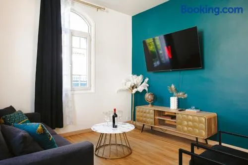Gatsby - Appartement rénové élégant, Hypercentre Saintes, Calme, Fibre, TV 4K, Netflix - Image 1