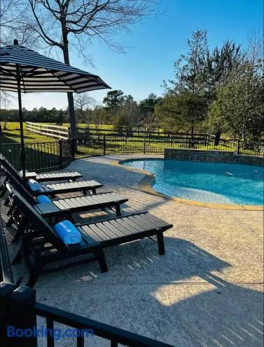 Beautiful 30 Acre, Retreat, Pool 5 rooms 9 beds Sleeps 16 - Image 1