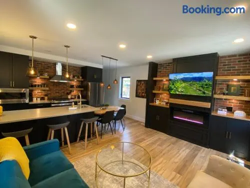 Stylish Downtown Kingsville Getaway with Putting Green, Firepit & Games - Image 1