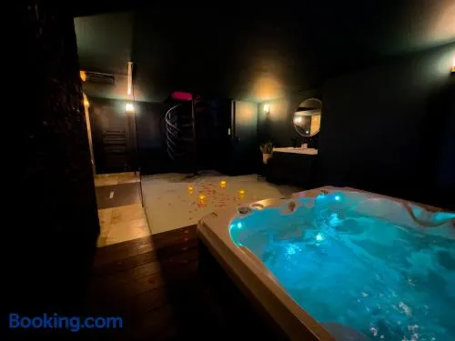 Mieuxqualhotel jacuzzi privatif Velvet Desire - Image 1