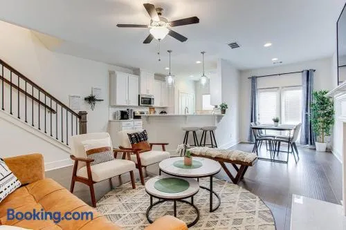 2022 quiet relaxing and secure town house near Atlanta - Image 1