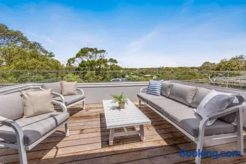 Seaside Haven Short 250 Metre Walk To The Beach - Image 1