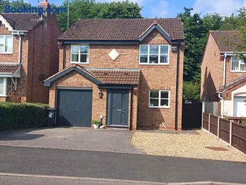 3 Bed House - Sleeps 5 - Pets - Parking - Image 1