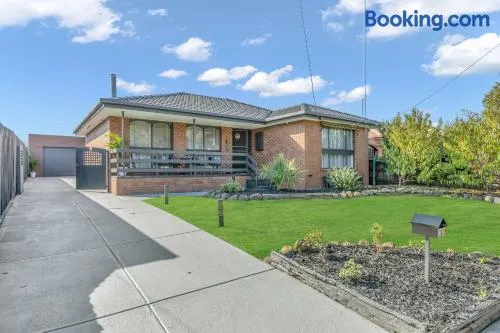 Melbourne Airport Pet friendly Guest House - Image 1