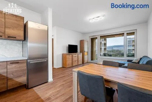 Svetlý, klimatizovaný apartmán s garážou v novostavbe - Image 1