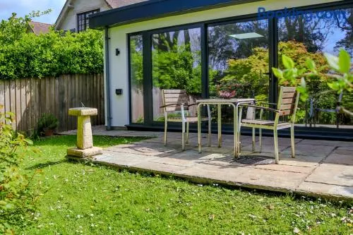 The Garden Room - a luxurious annexe close to Bantham, Devon - Image 1