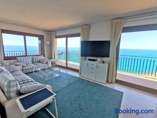 Spacious seafront apartment - Image 1