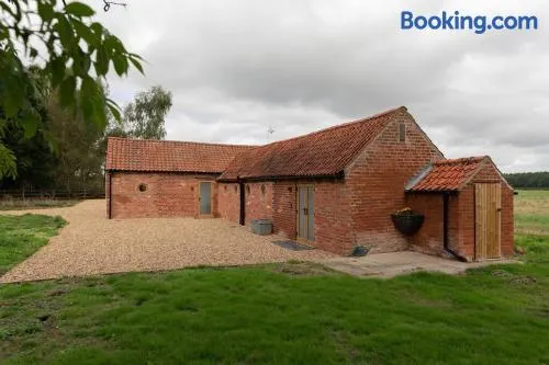 Lovely 1-bed studio & bathroom in converted barn near Newark Show-Ground - Image 1