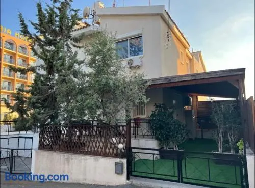 Cozy 2 Bedroom maisonette - Image 1