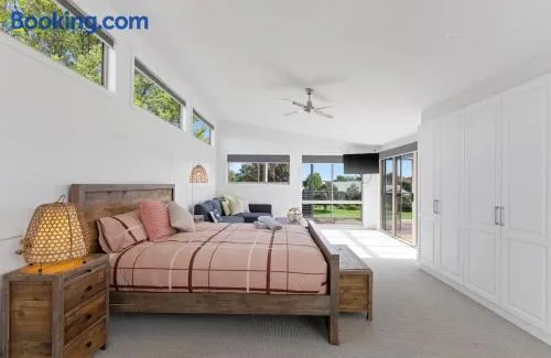 Large Pet Friendly Island Escape - Image 1