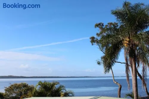 Tuggerah lakefront 4 bed 2 bath home with stunning views - Image 1