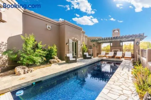 Desert Estate with Pool Casita Pickleball & Views - Image 1