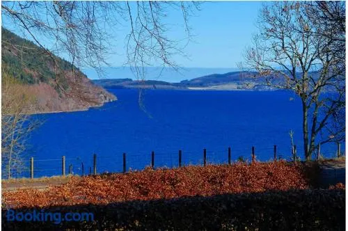 Urquhart Bay B&B - Image 1
