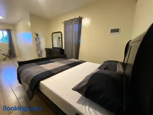 Spacious Apartment Minutes from the Beach - Image 1