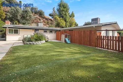 The Perfect Vacation Spot Near Six Flags Magic Mountain - Image 1