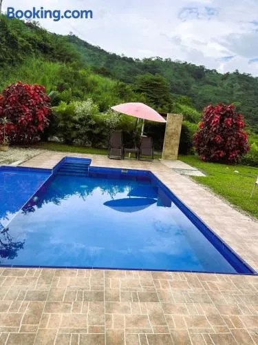 Divina Finca Nueva llegando a Villeta para 6 a 8 - Image 1