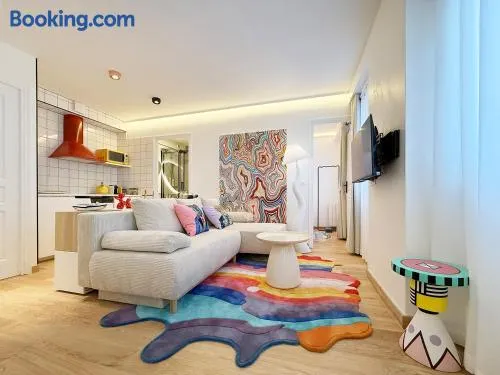 Pop Art & Vibrant Parisian Flat AC Near Opera - Image 1