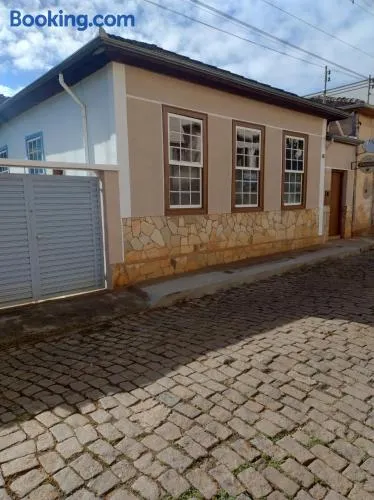 Casa estilo colonial, no Centro de Aiuruoca-MG. - Image 1