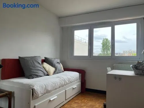 Sunny Private Bedrooms in Peaceful Shared Flat near Bois de Vincennes - Image 1