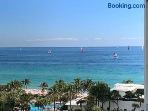 Miami Hollywood Condo With Pool and Partial Ocean View 003-21mar - Image 1