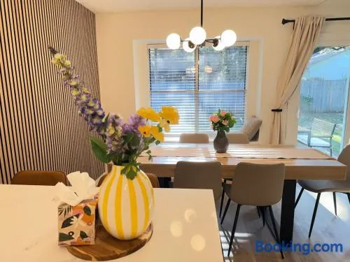 Modern and Cozy 3BR Retreat Perfect for Families or Big Group - Image 1