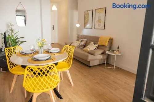 Céntrico y moderno apartamento, ideal parejas - Image 1