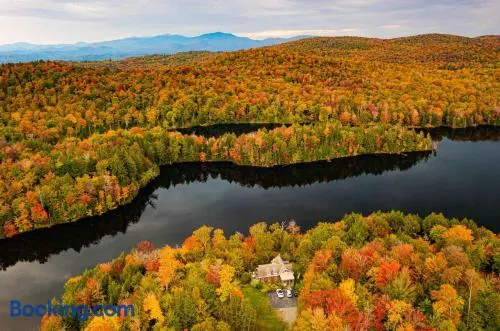 Secluded 3-bedroom log home that borders VT state park - Image 1