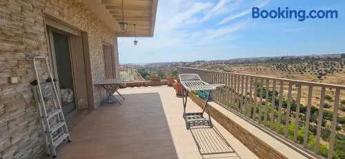 Bright 100m2 apartment with panoramic view and terrace - Image 1