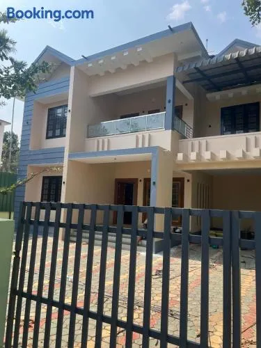 HOLLYWOOD Villa - Image 1