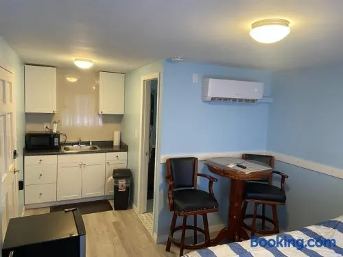 Cozy Studio in Quiet Neighborhood - Image 1