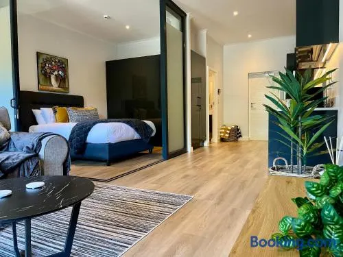 Newlands Peak Apartments - Image 1