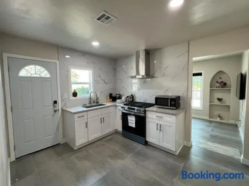 Fully remoded 1B1B Home in baldwin Park3369A - Image 1