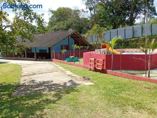 Chácara com piscina a 1 hora de SP com Churrasqueira - Image 1