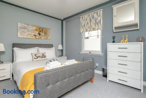 Historic Location, Private Parking, Ground Floor Luxury Flat - Image 1