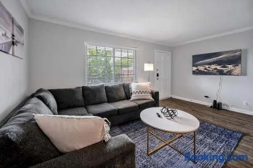 Minimal 1BR in the Heart of Durham - 2nd Floor - Image 1