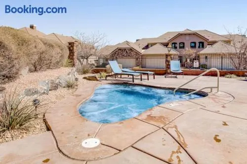 Red Coral Retreat near Zion NP, pets welcome - Image 1