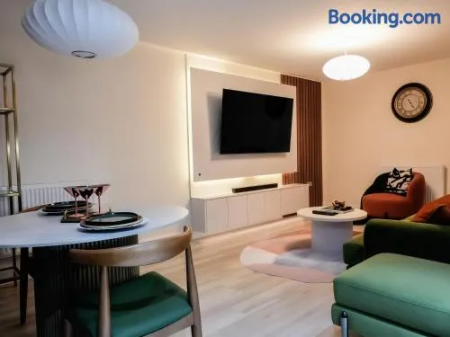 Adeluxe Aura - Entire Ultra Luxury- Super King Bed with Free WiFi, Netflix and Amazon Prime - Image 1