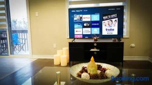 Stunning fully furnished detached house 4 Bed Retreat, with complete privacy and comfort, WiFi & Full Kitchen - Image 1