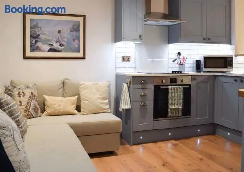 The Snug Entire home Sleeps 2, Stratford upon Avon - Image 1