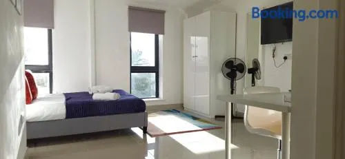 MPL Ensuites with kitchenettes Suites - Leeds City - Netflix & WIFI- First Direct & 02 Arena- LGI Hospital & Uni 5 Mins - Image 1