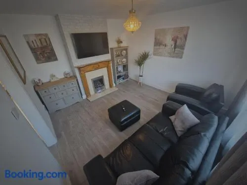 Ecclesfield Cottage - Two Bedrooms in Sheffield near Peak District with fast Wi-Fi, off-street parking and garden - Image 1