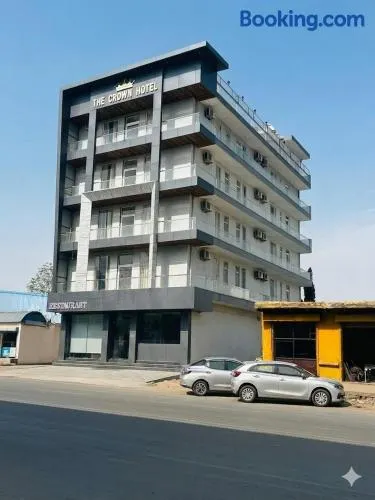 THE CROWN HOTEL & restaurants - Image 1