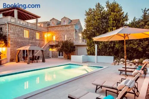 Villa Pendo 1450- Full private luxury property - Image 1